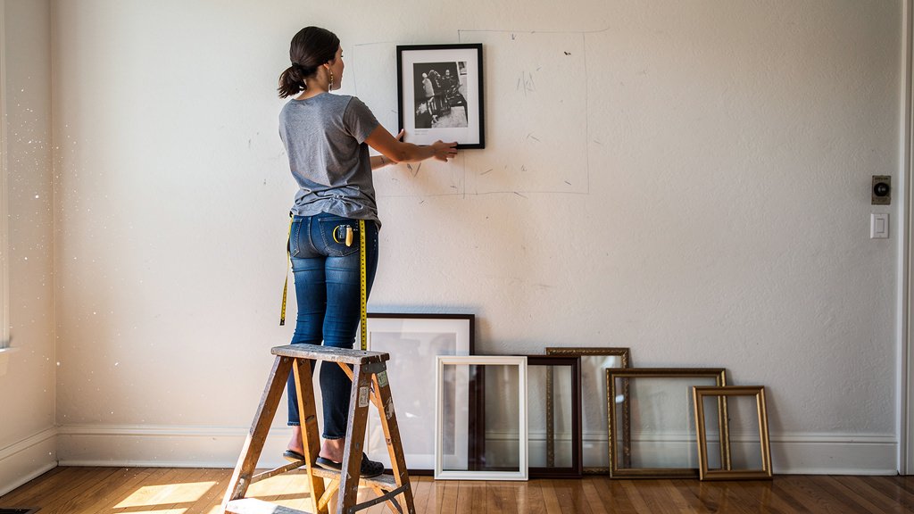 How to Create a Gallery Wall: A Complete Room-by-Room Guide