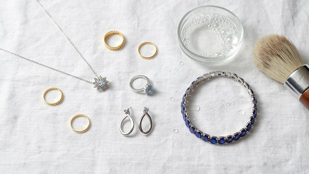 mild dish soap for cleaning jewelry​