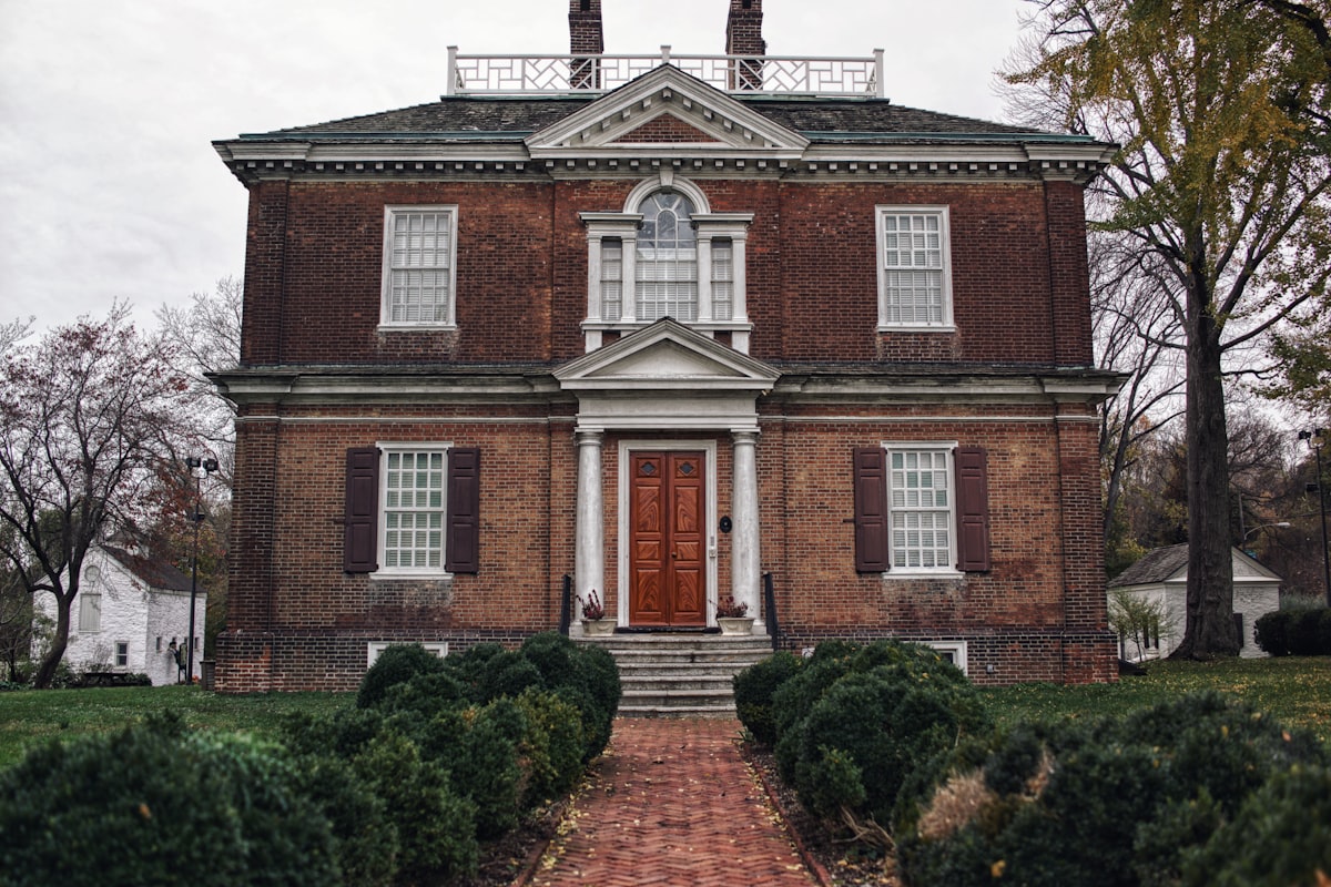 Georgian Colonial Style Homes: Architecture, Features, and Why the Style Still Sells