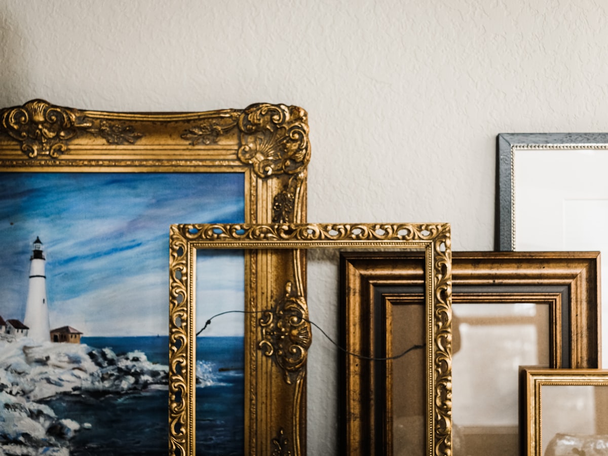 how to decorate a large wall